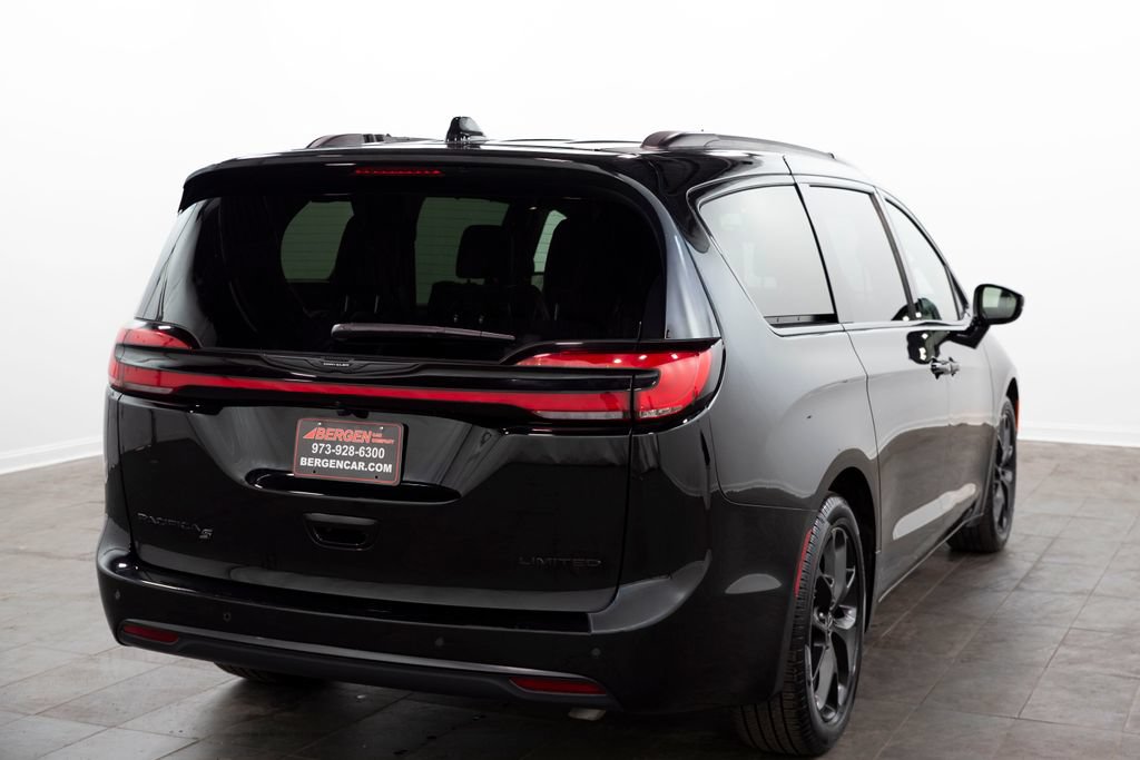 Used 2026 Chrysler Pacifica Limited w/ S Appearance Package FWD image 19