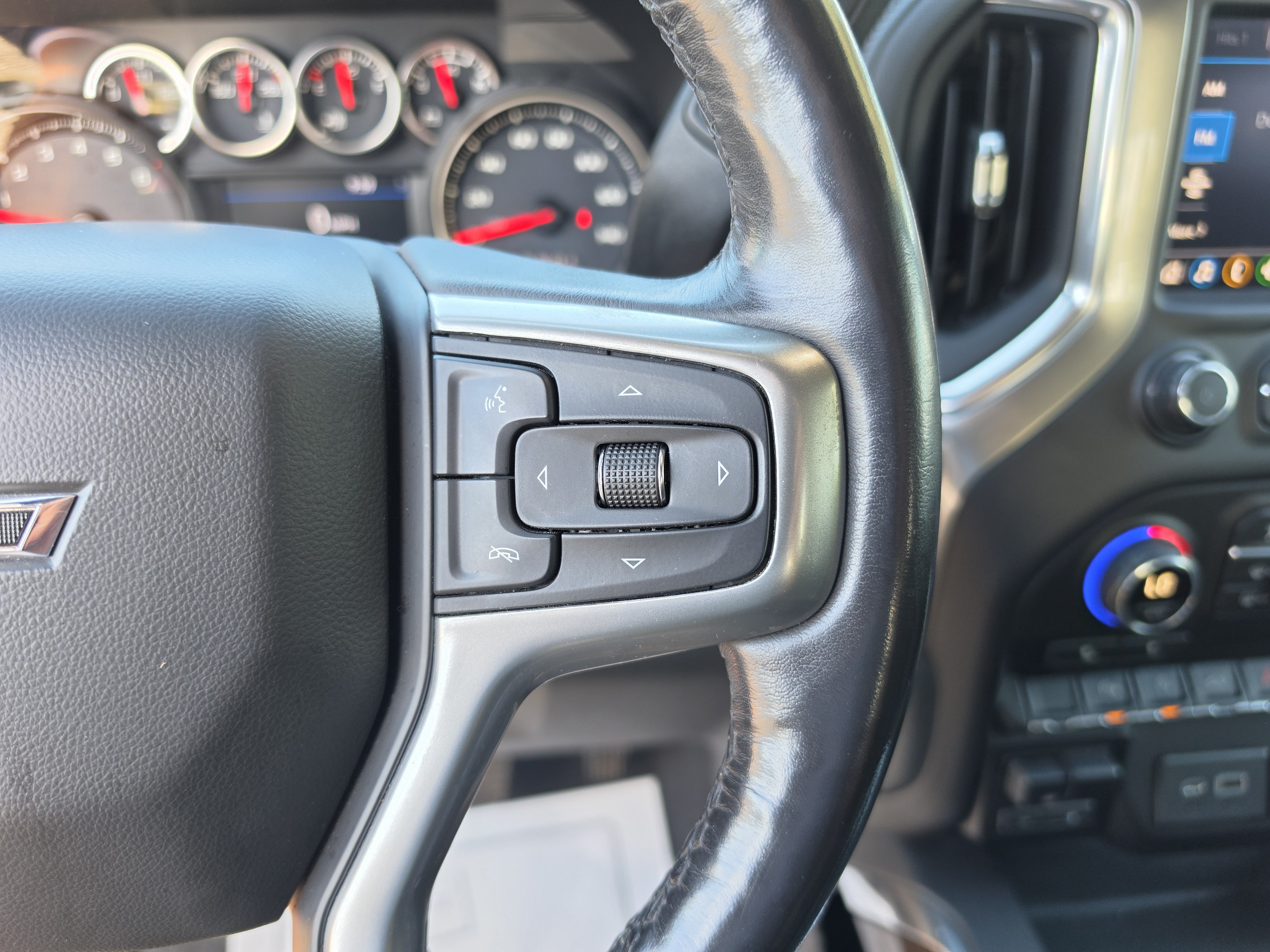 Used 2020 Chevrolet Silverado 1500 LT Trail Boss AWD/4WD image 36