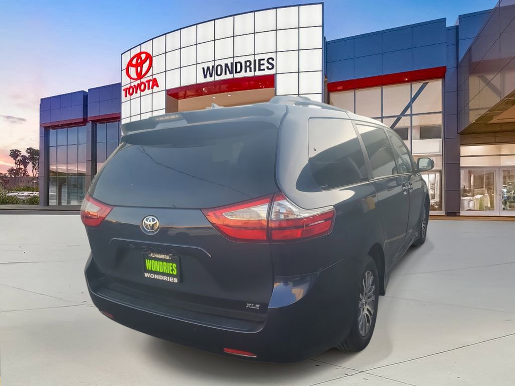 Used 2019 Toyota Sienna XLE image 4