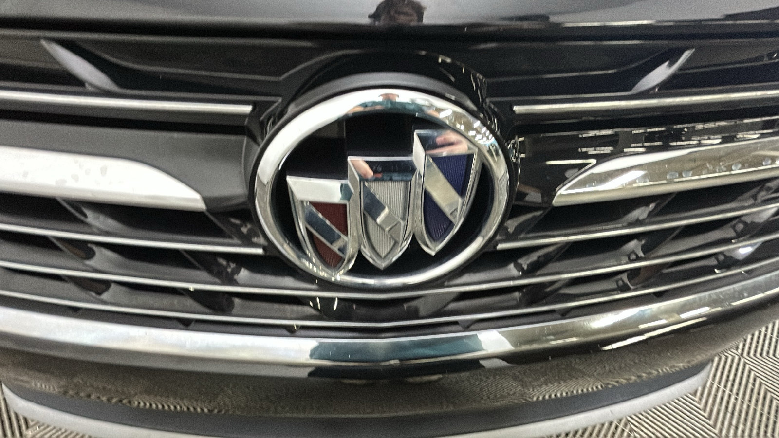 Used 2023 Buick Envision Preferred AWD/4WD image 9