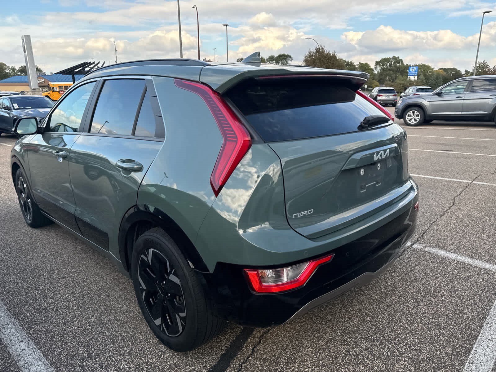 Used 2023 Kia Niro Wind w/ Wind Preserve Package FWD image 4