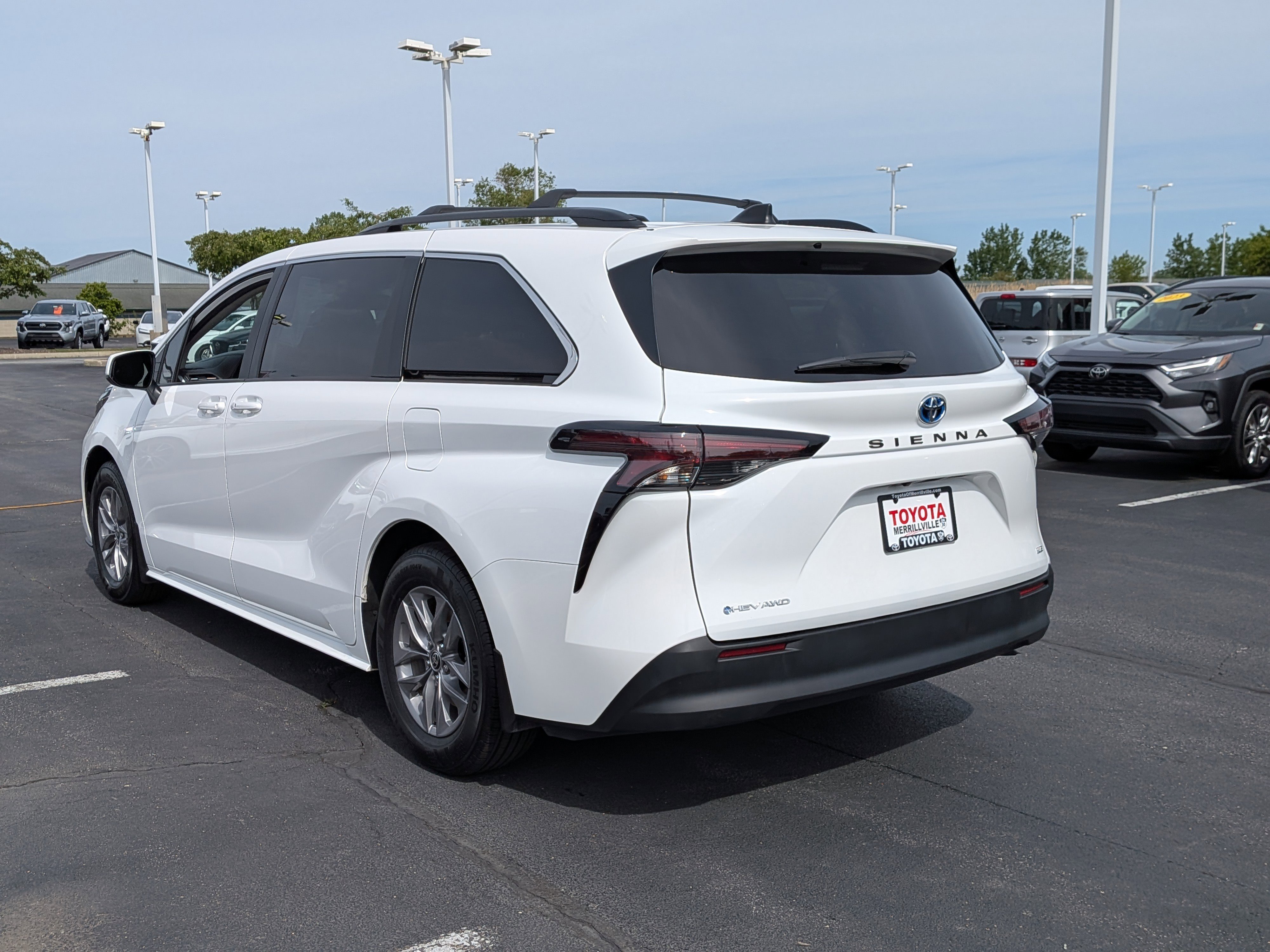 Used 2025 Toyota Sienna LE w/ LE Plus Package AWD/4WD image 6