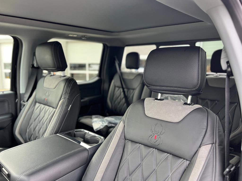 New 2026 Ford F250 Lariat w/ Black Appearance Package image 27