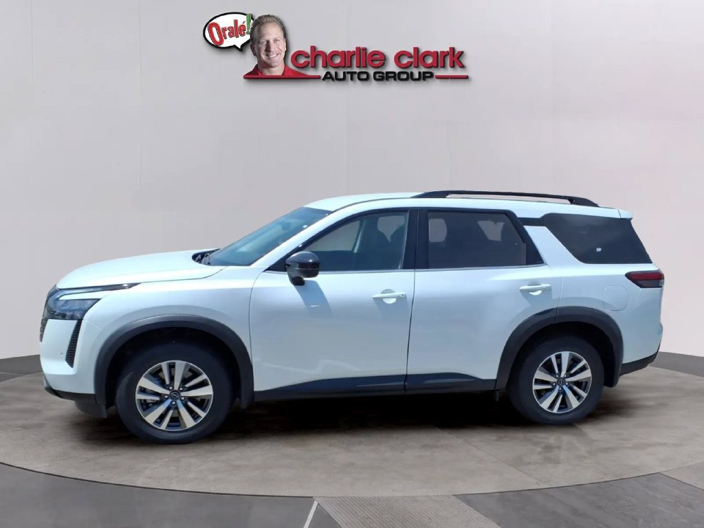 New 2026 Nissan Pathfinder SL FWD image 2