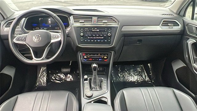 Used 2023 Volkswagen Tiguan SE image 21
