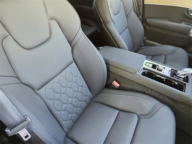 Certified 2025 Volvo XC90 T8 Plus w/ Protection Package Premier image 22