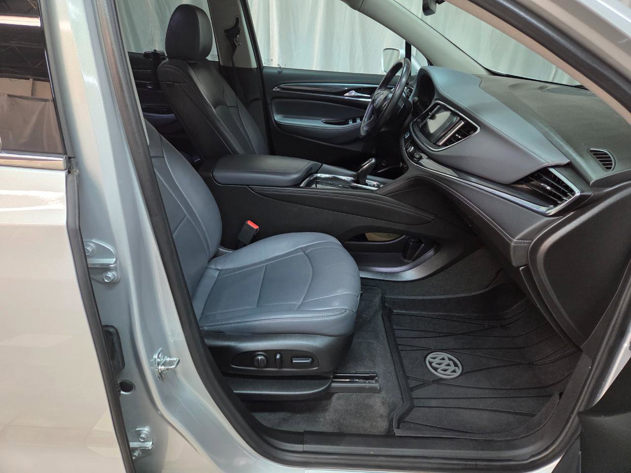 Used 2019 Buick Enclave Essence AWD/4WD image 13