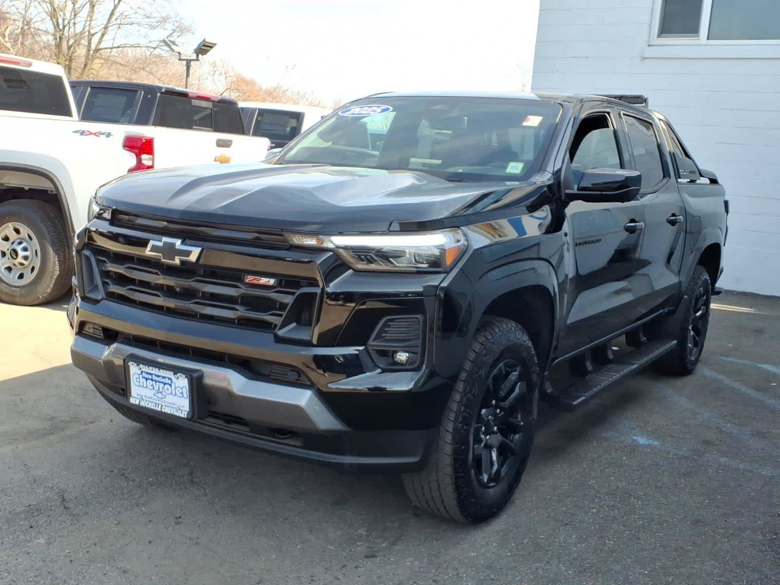 Certified 2025 Chevrolet Colorado Z71 w/ Midnight Edition AWD/4WD image 3
