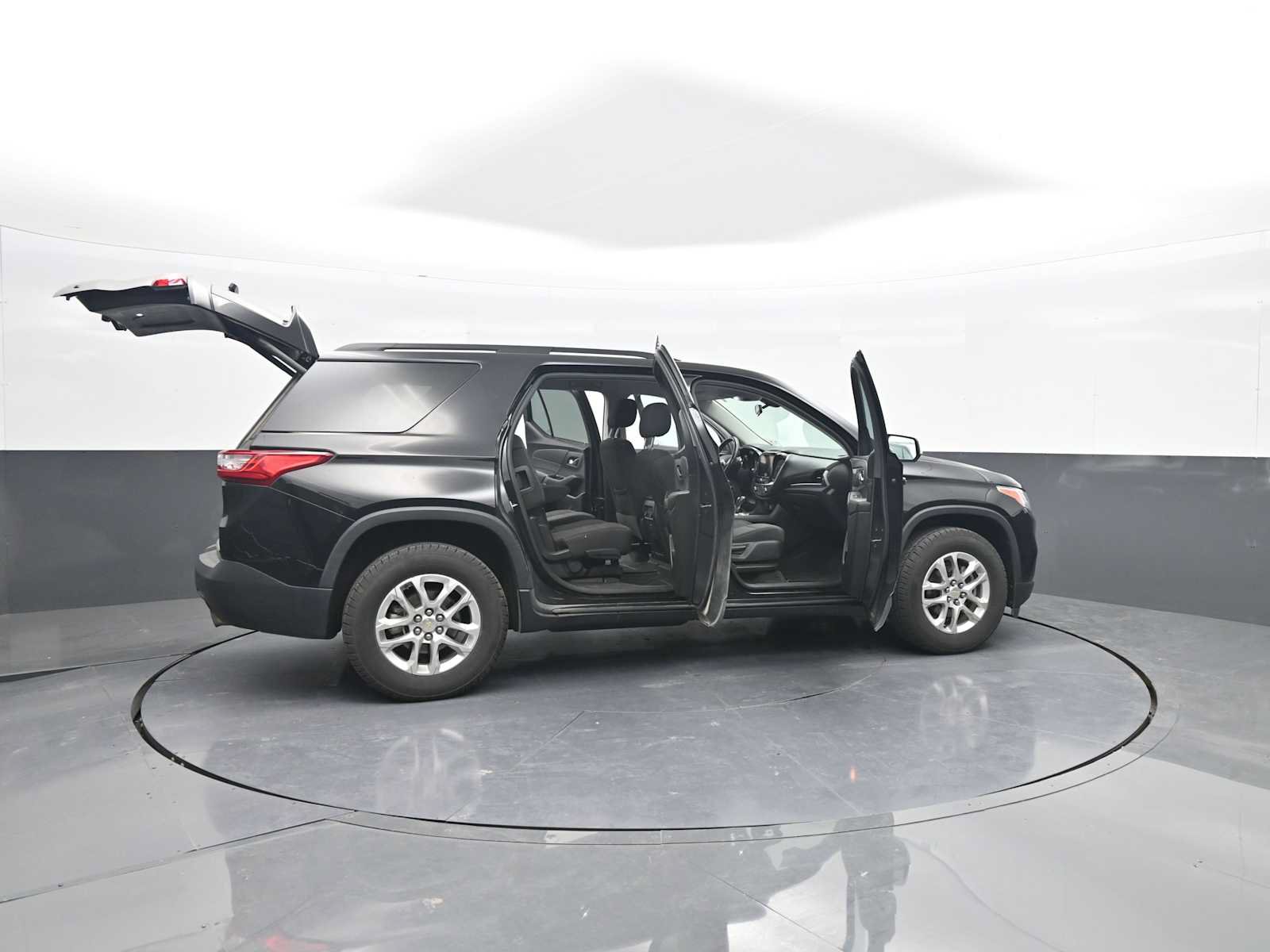 Used 2020 Chevrolet Traverse LT w/ LPO, Blackout Package AWD/4WD image 46