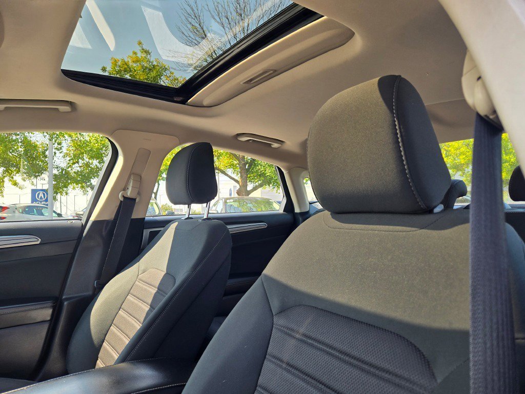 Used 2020 Ford Fusion SE image 20