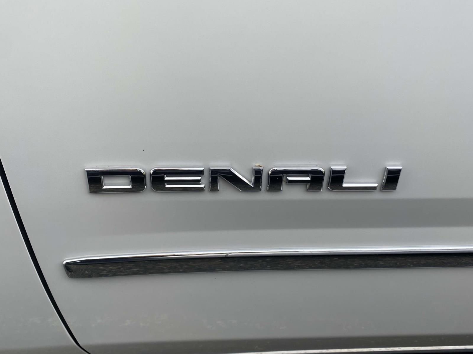 Used 2019 GMC Yukon Denali w/ Denali Ultimate Package image 11