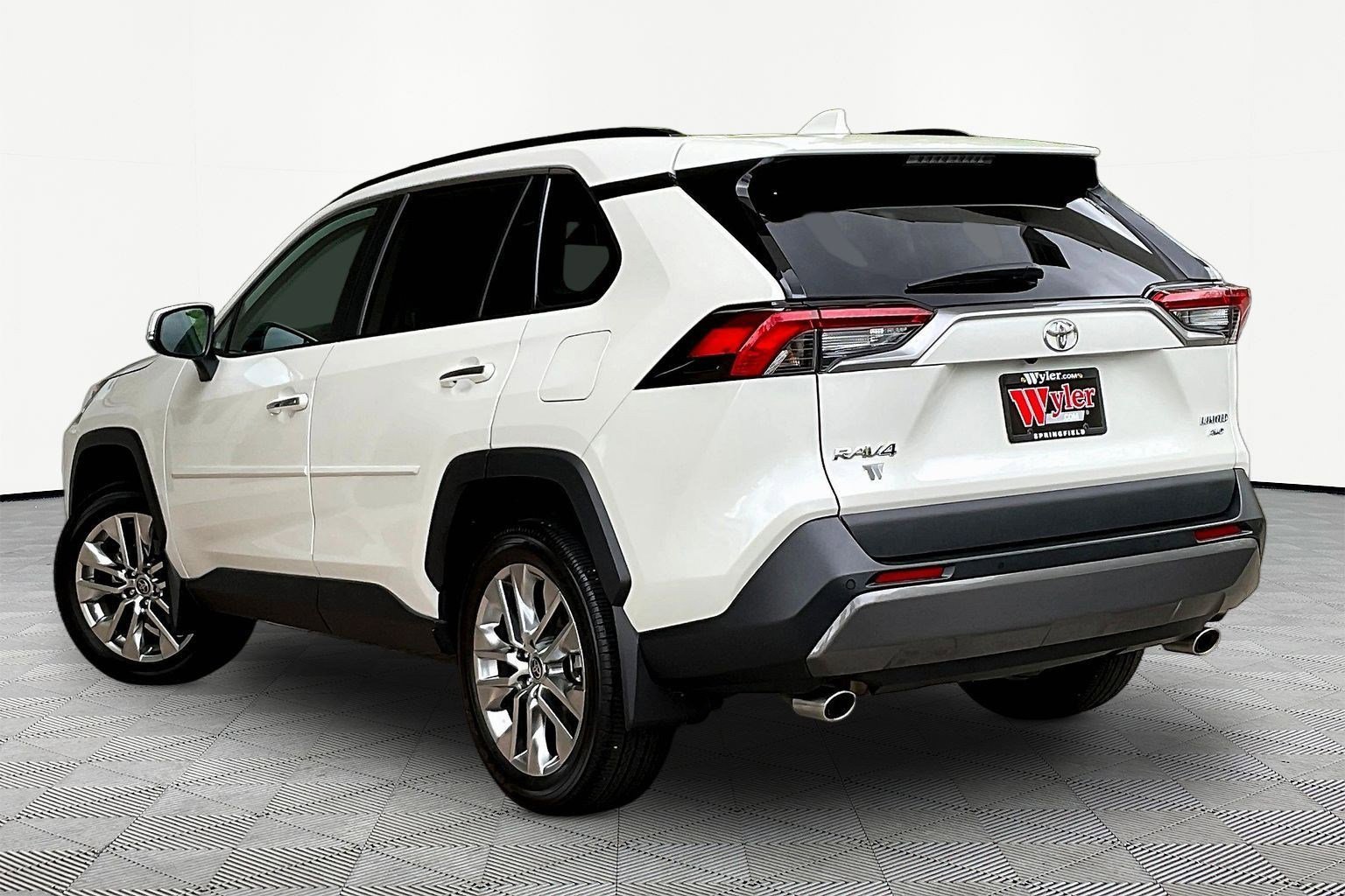 Used 2021 Toyota RAV4 Limited AWD/4WD image 4