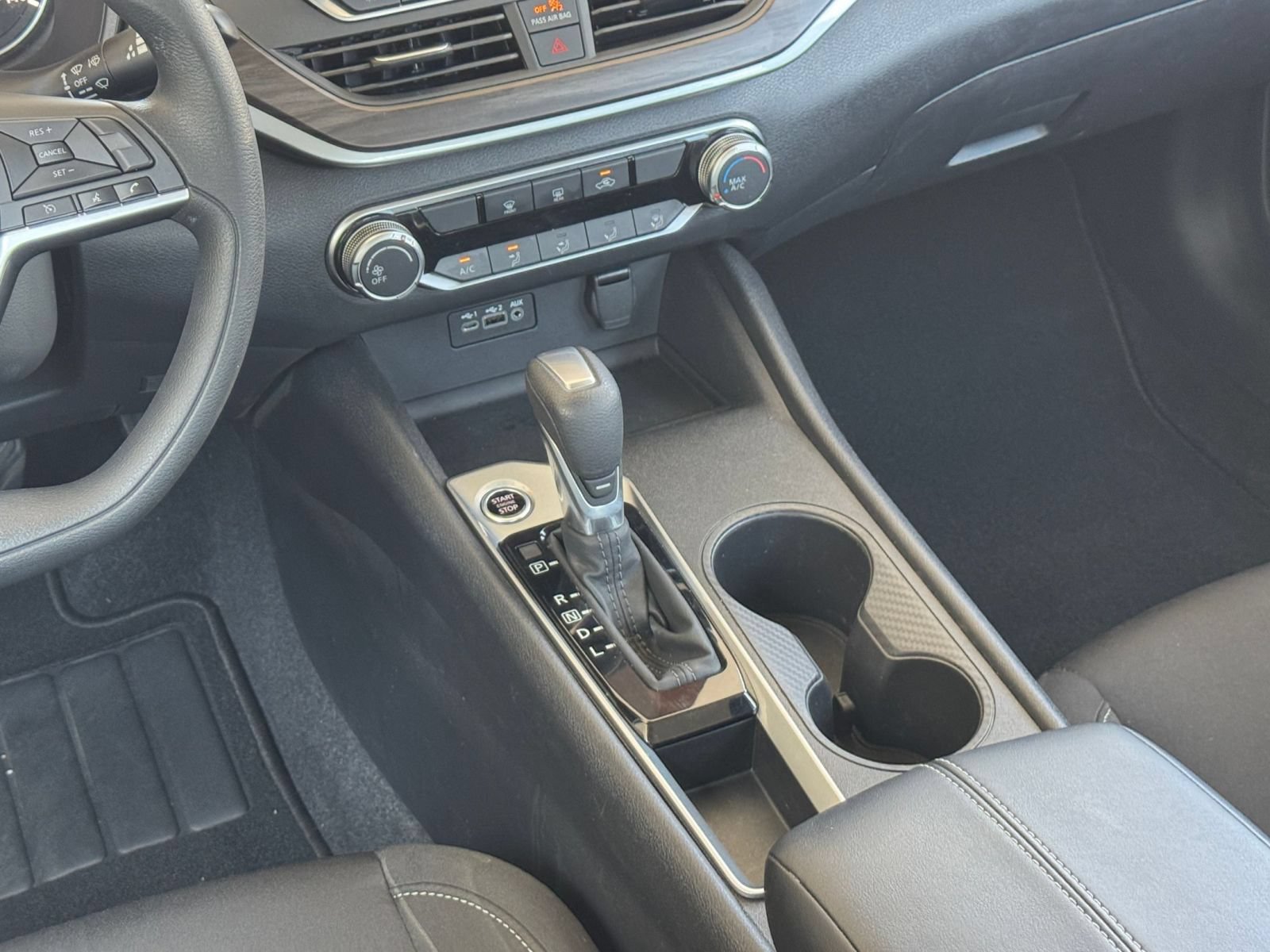 Used 2025 Nissan Altima 2.5 SV FWD image 41