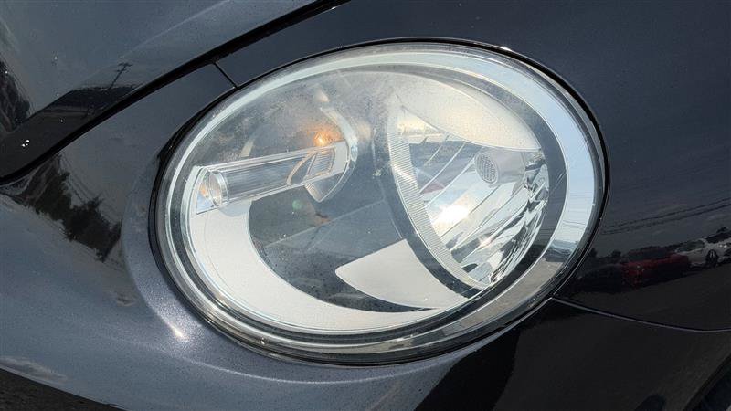 Used 2018 Volkswagen Beetle 2.0T FWD image 12
