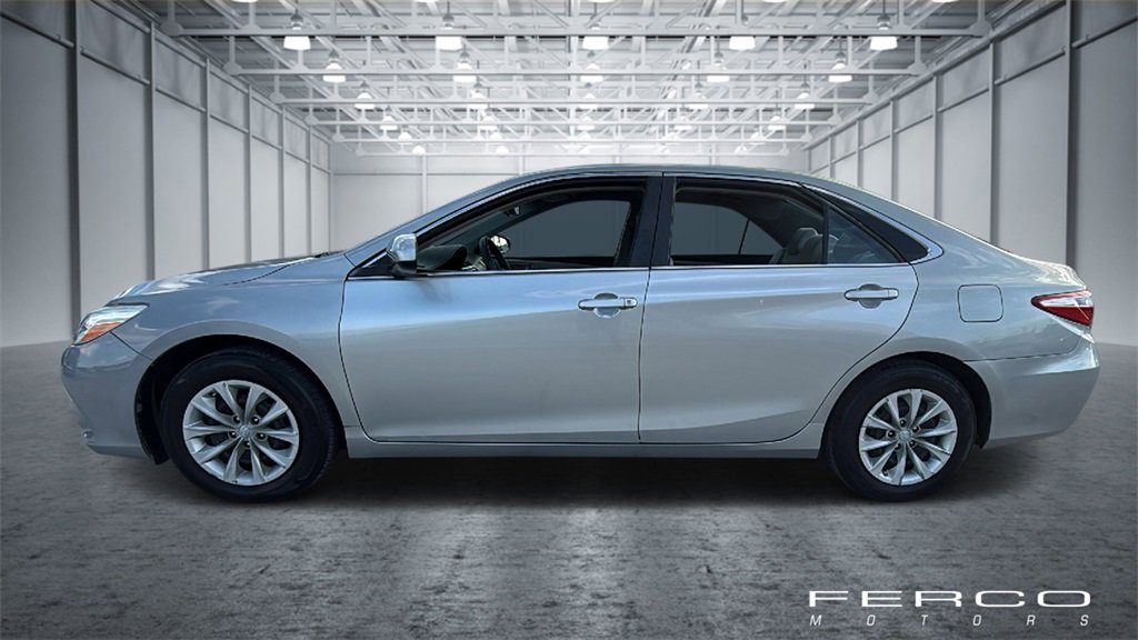 Used 2017 Toyota Camry LE image 2