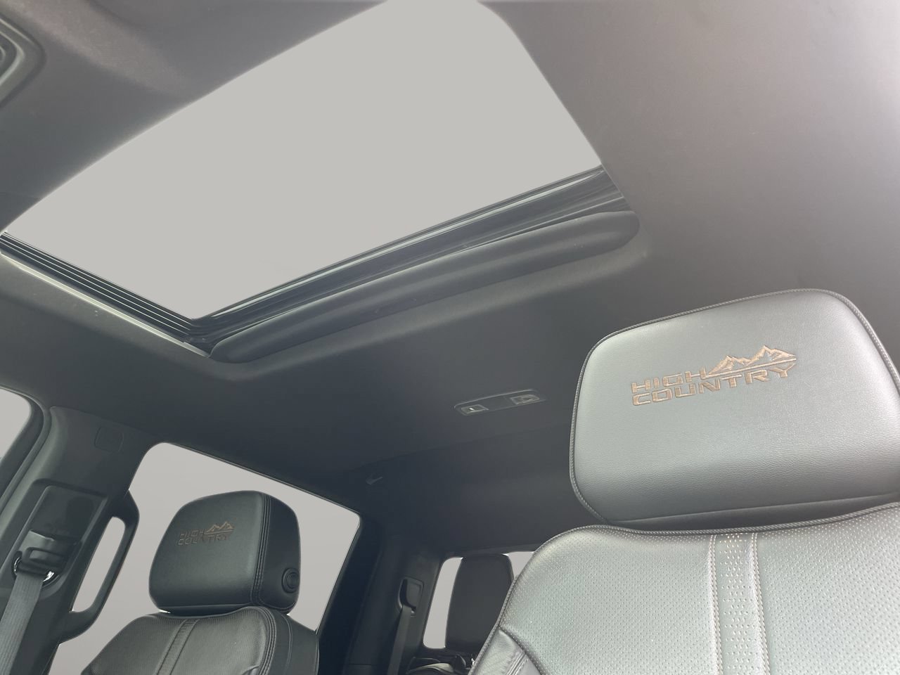 Used 2024 Chevrolet Silverado 2500 High Country w/ High Country Premium Package AWD/4WD image 20