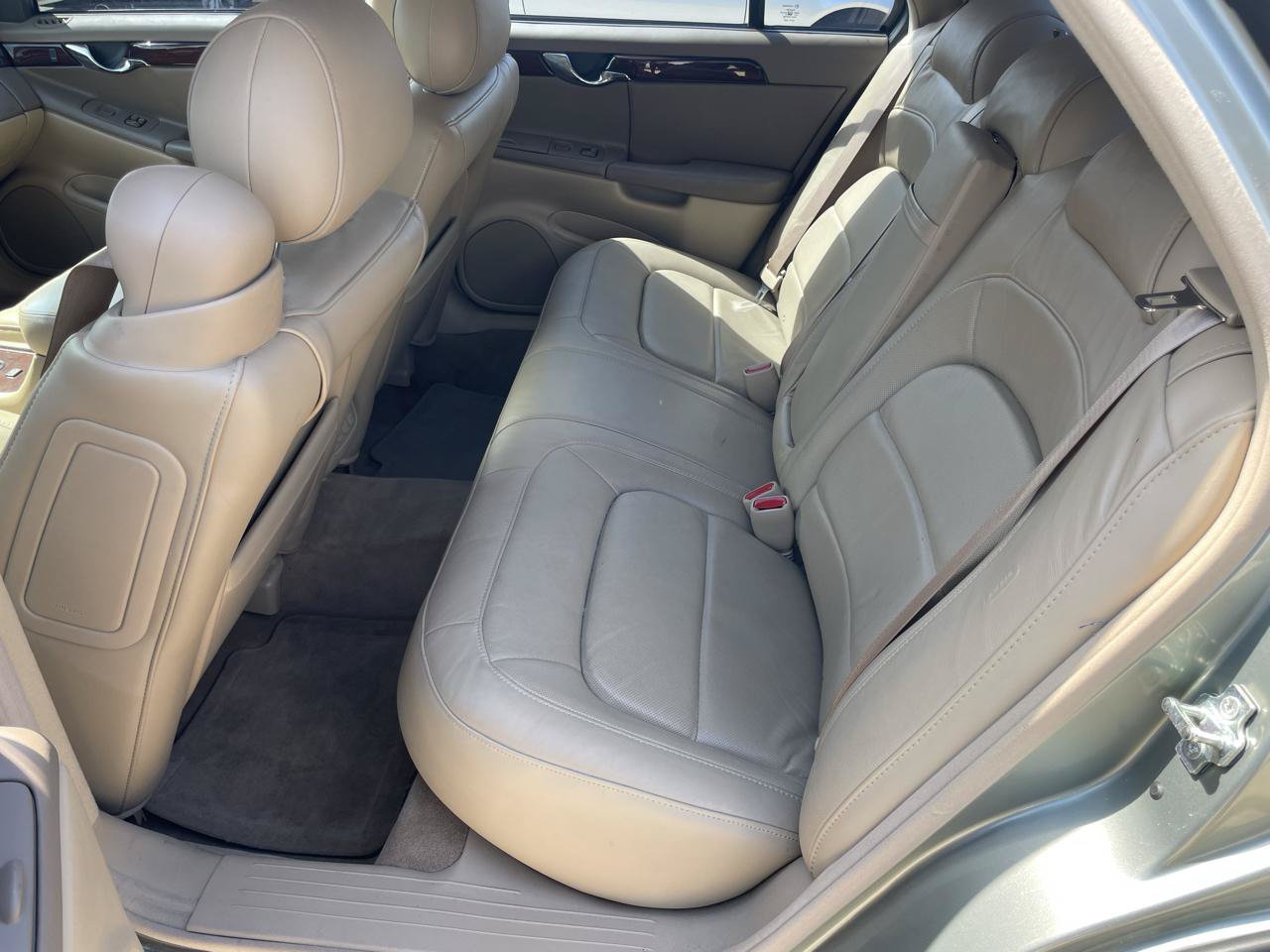 Used 2005 Cadillac De Ville DTS w/ Equipment Group FWD image 34