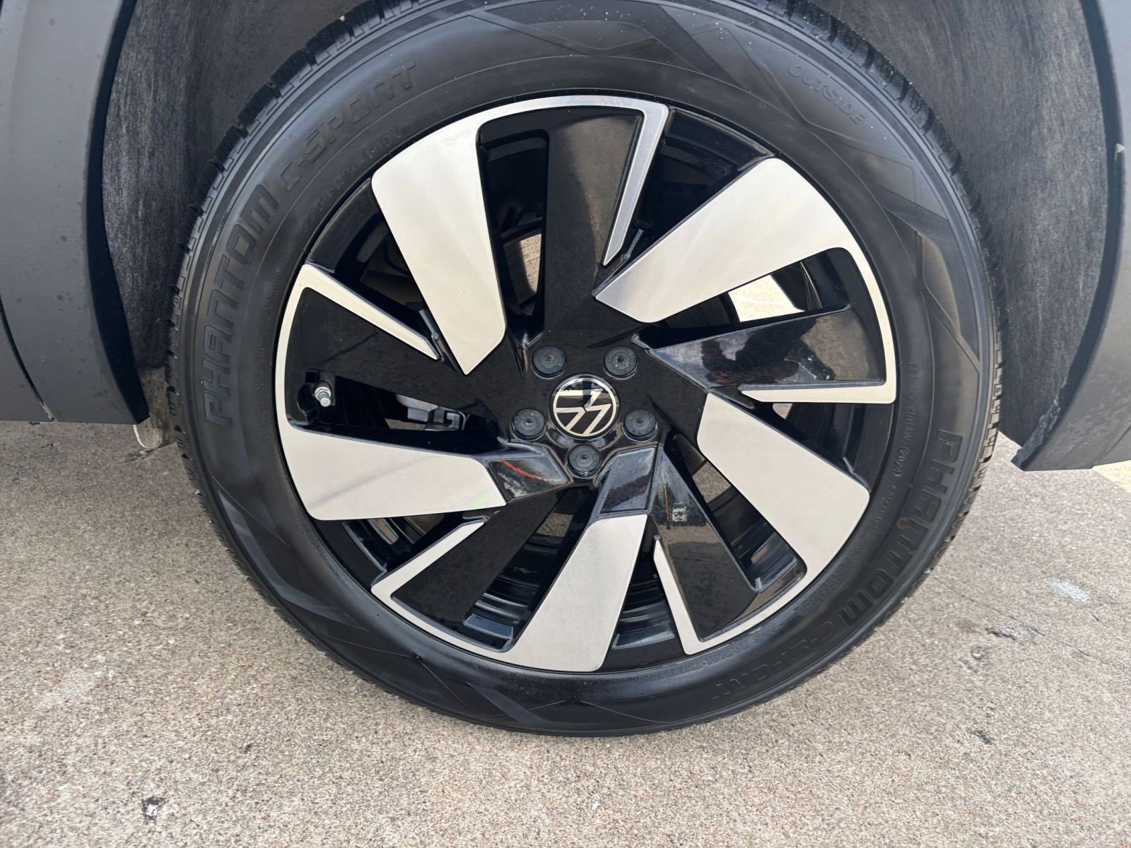 Used 2025 Volkswagen Atlas Cross Sport SE image 30