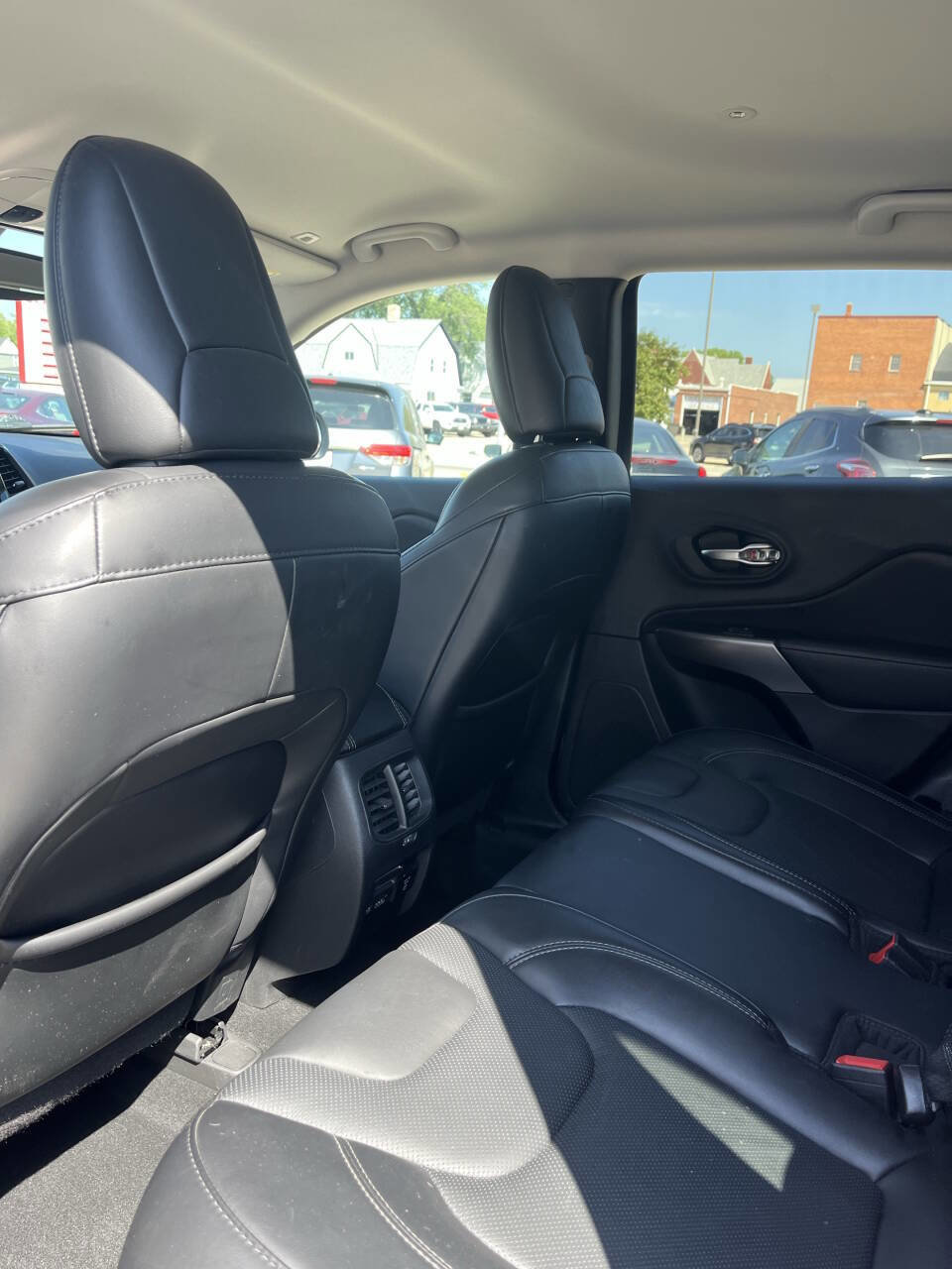 Used 2019 Jeep Cherokee Limited w/ Technology Group image 24