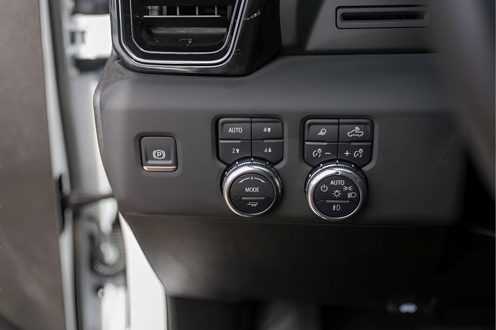 Used 2025 GMC Sierra 1500 AT4 image 18