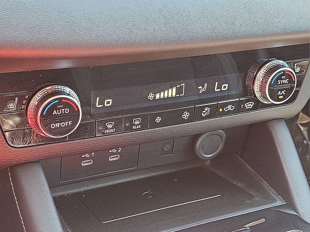 Used 2025 Mitsubishi Outlander SE image 29