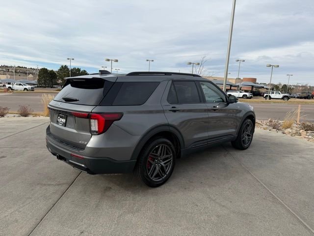 Used 2025 Ford Explorer ST-Line w/ ST-Line Street Pack image 8