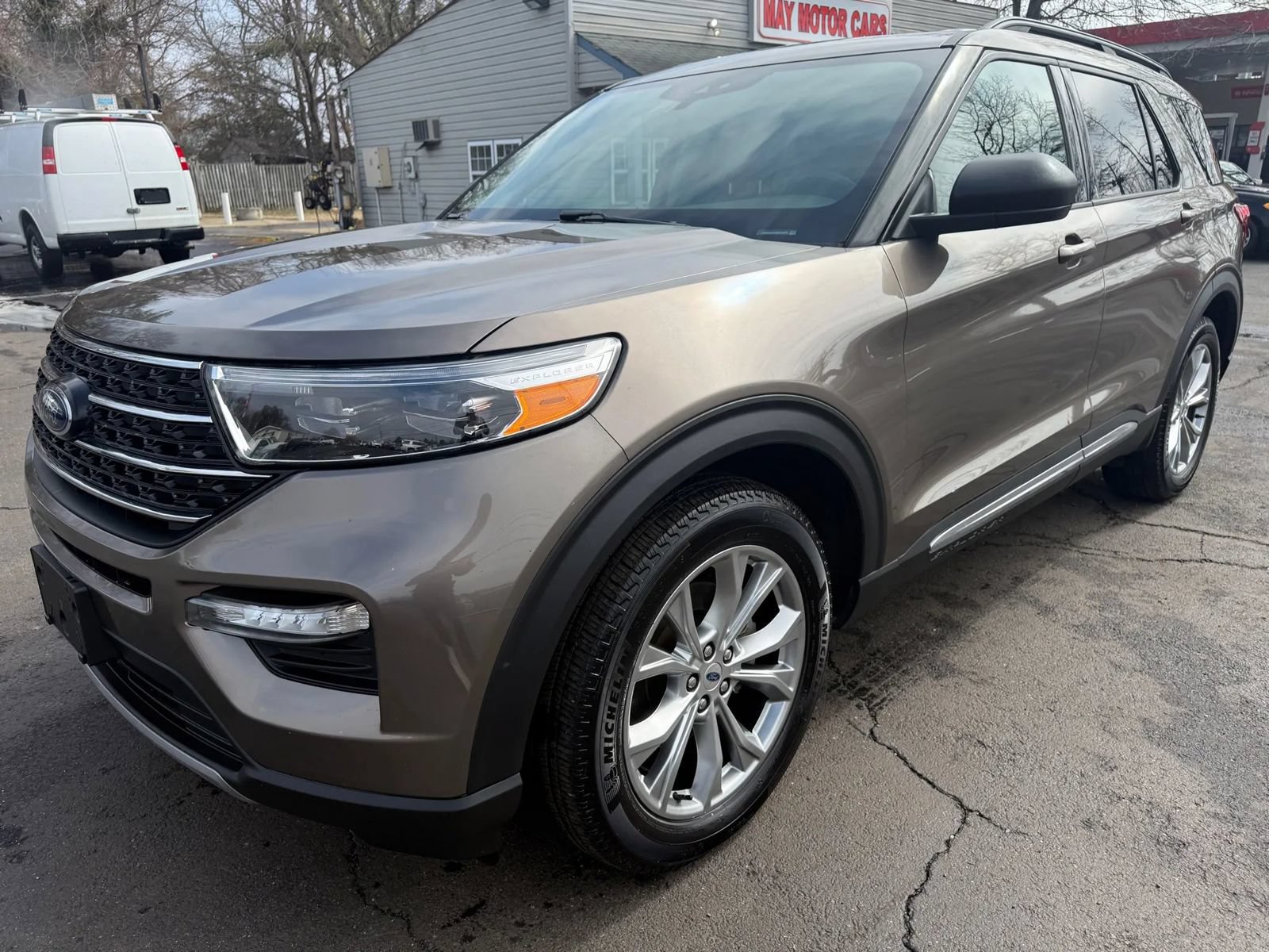 Used 2021 Ford Explorer XLT w/ Equipment Group 202A AWD/4WD image 7