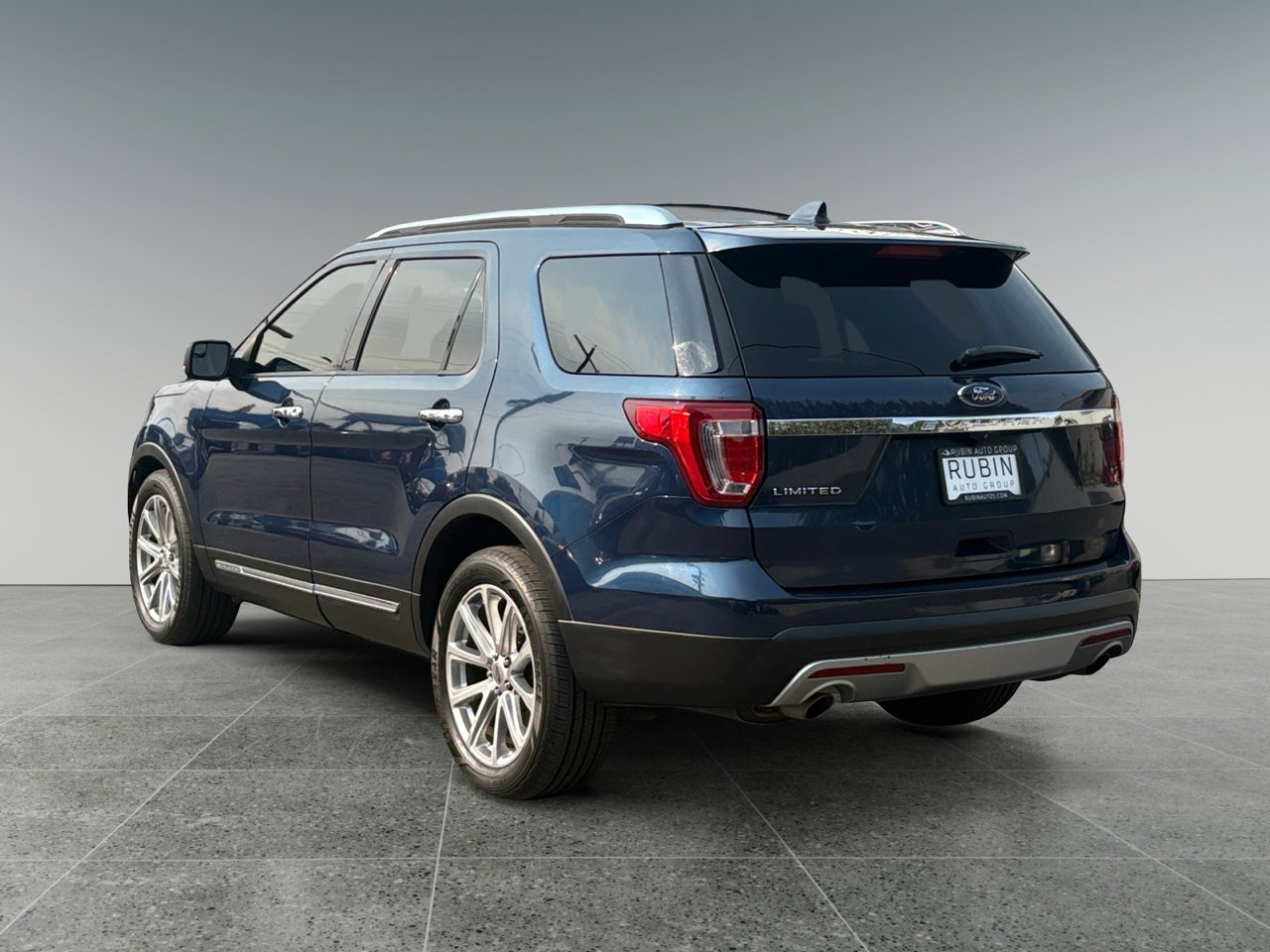 Used 2017 Ford Explorer Limited image 4