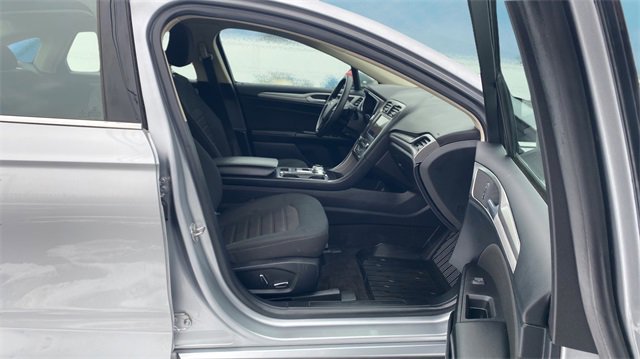 Used 2020 Ford Fusion SE image 13