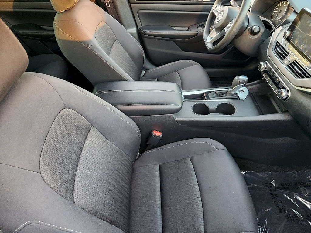 Used 2025 Nissan Altima 2.5 SV FWD image 14