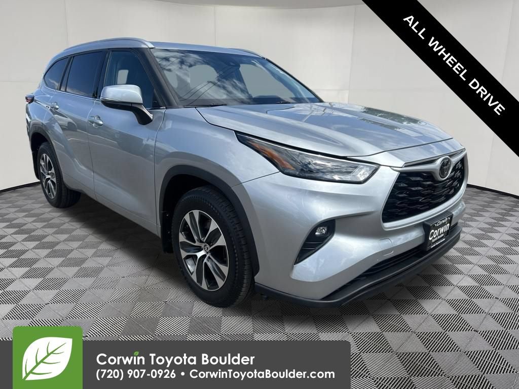 Used 2022 Toyota Highlander XLE AWD/4WD image 1