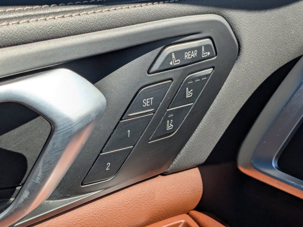 Used 2025 BMW X7 M60i w/ Executive Package image 12