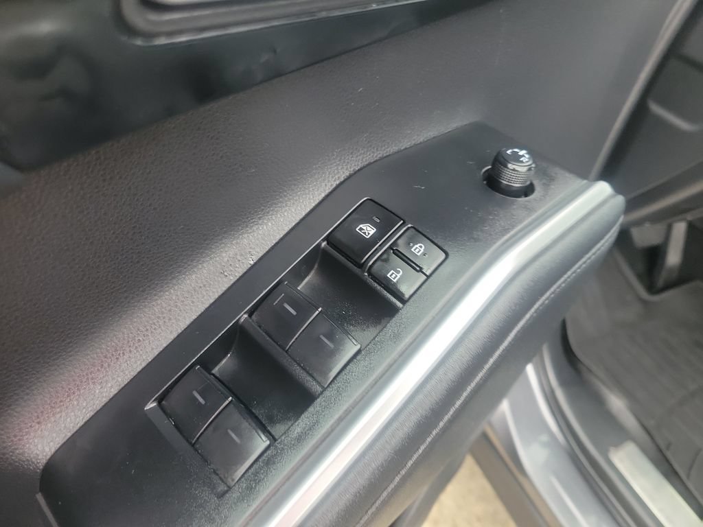 Certified 2024 Toyota Highlander XLE FWD image 13