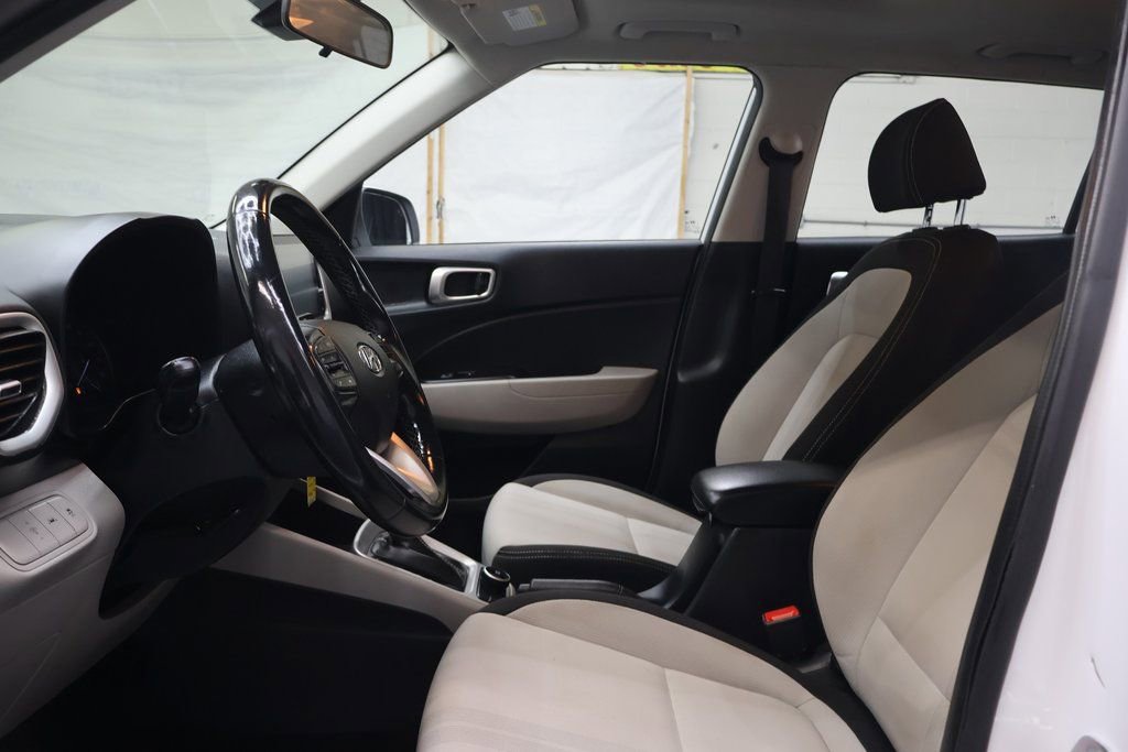 Used 2022 Hyundai Venue SEL FWD image 17