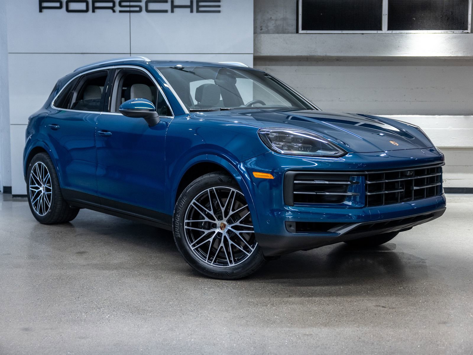 Certified 2025 Porsche Cayenne AWD/4WD image 10