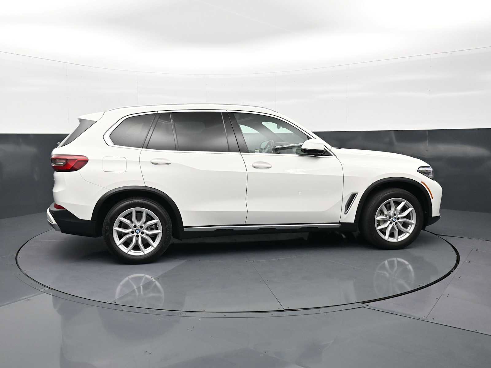 Used 2019 BMW X5 xDrive40i w/ Convenience Package AWD/4WD image 4