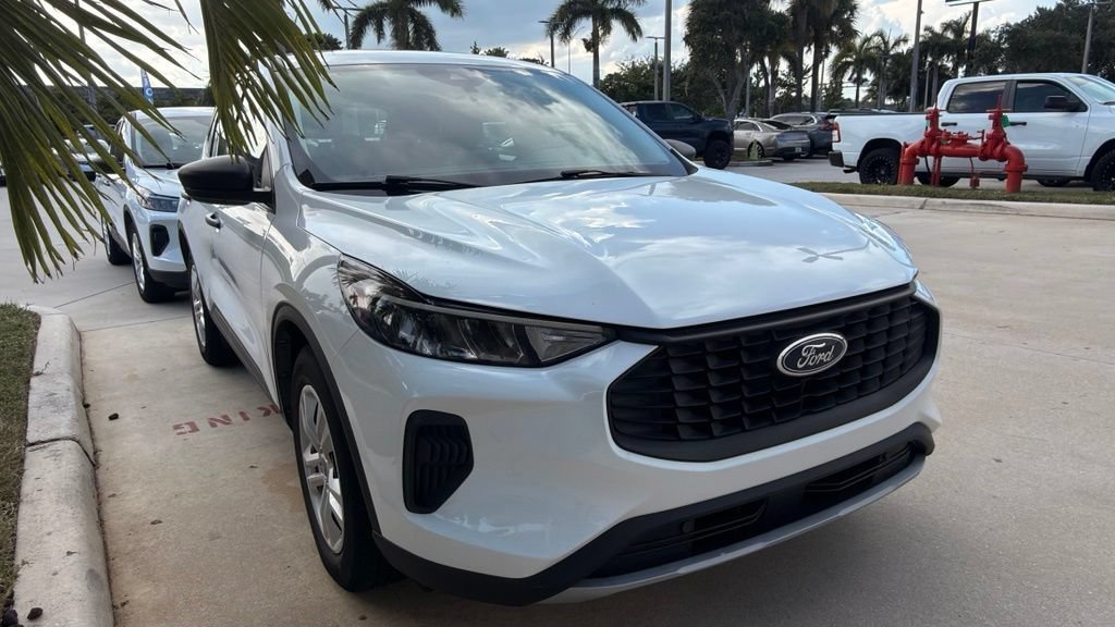 Used 2023 Ford Escape FWD image 4