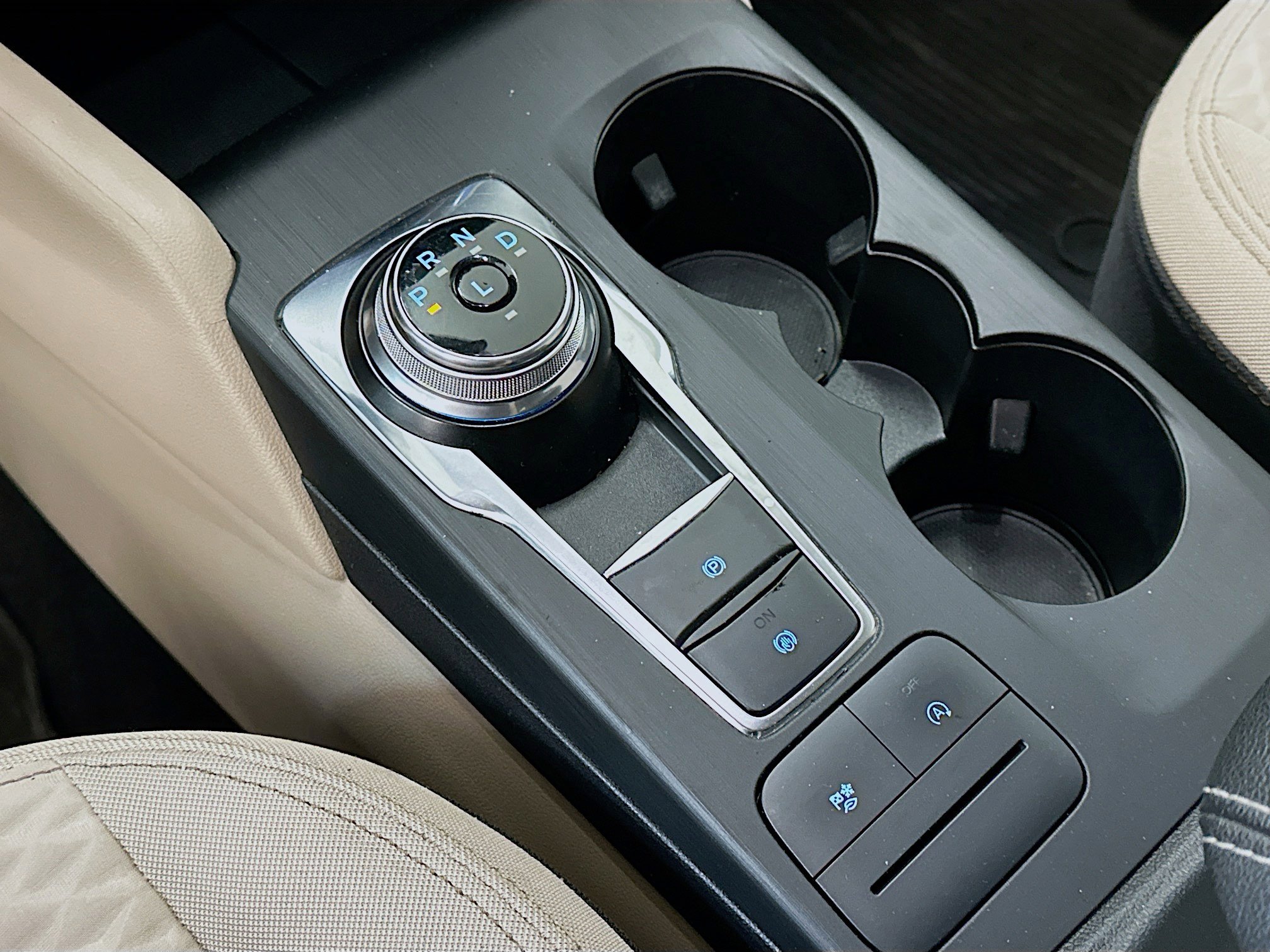 Used 2020 Ford Escape SE image 25