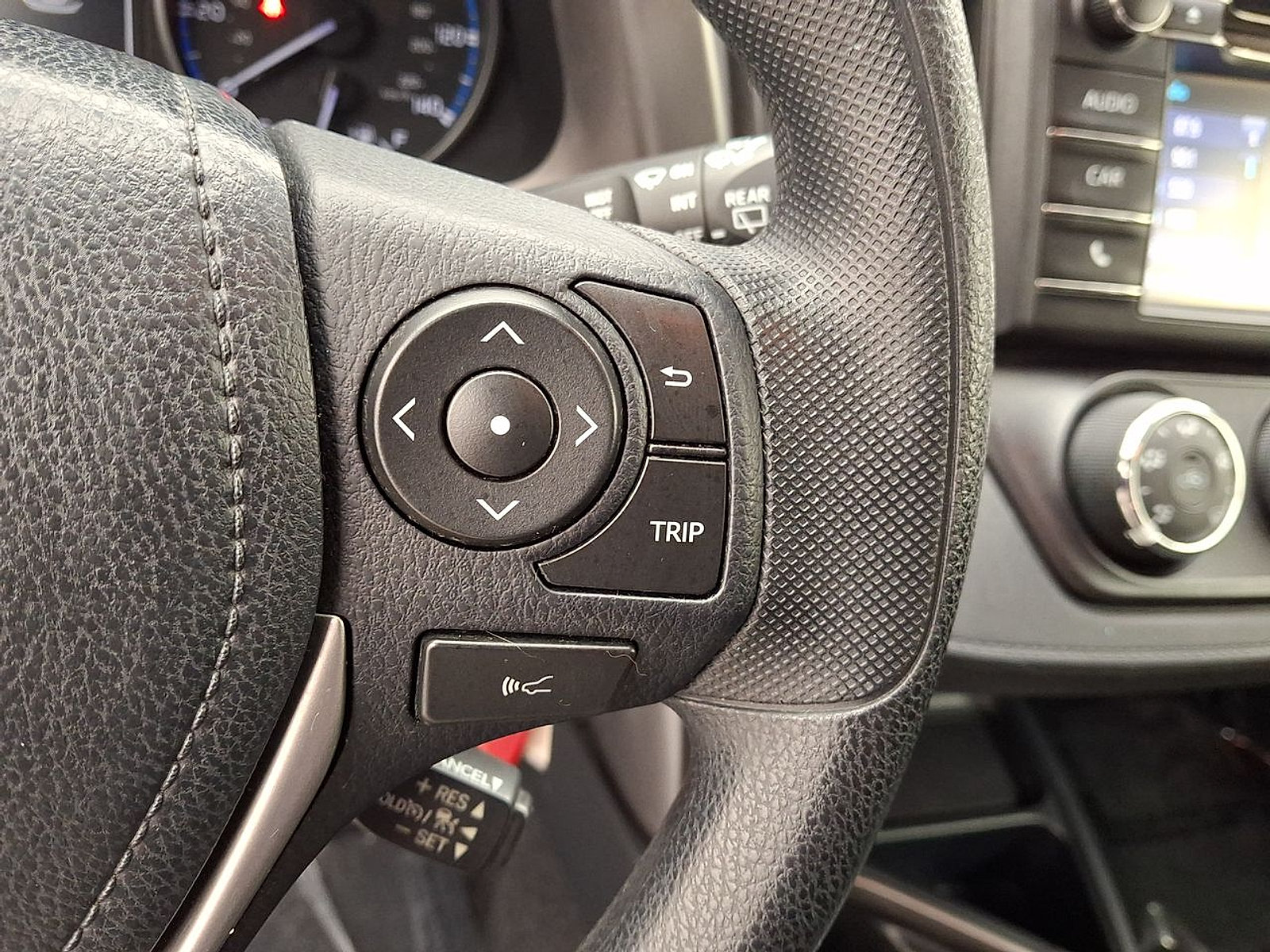 Used 2018 Toyota RAV4 LE w/ All Weather Liner Package AWD/4WD image 18