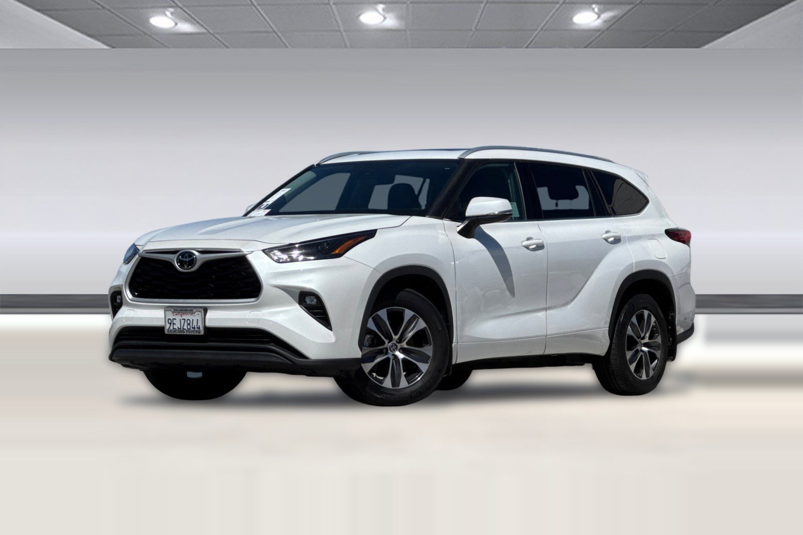 Used 2022 Toyota Highlander XLE image 26