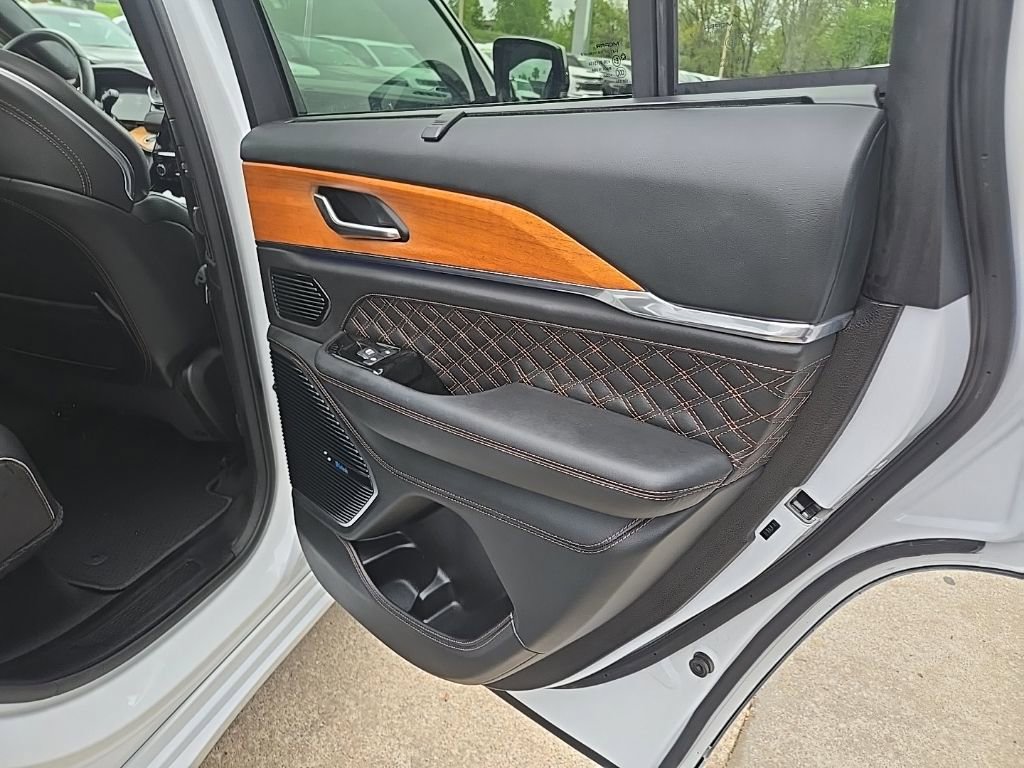 Used 2022 Jeep Grand Cherokee Summit AWD/4WD image 94