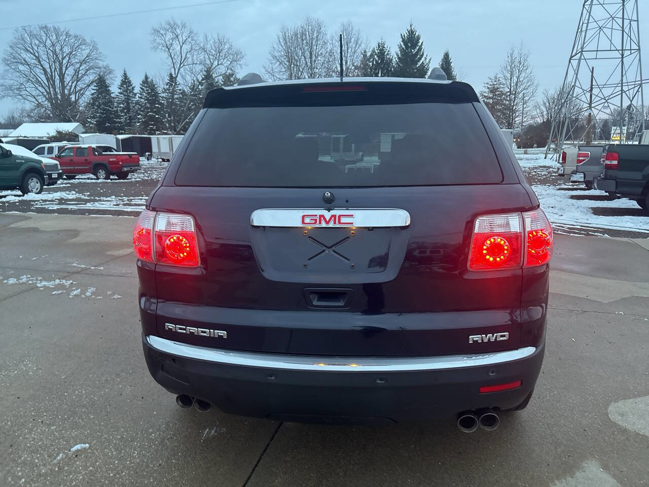 Used 2011 GMC Acadia SLE image 4