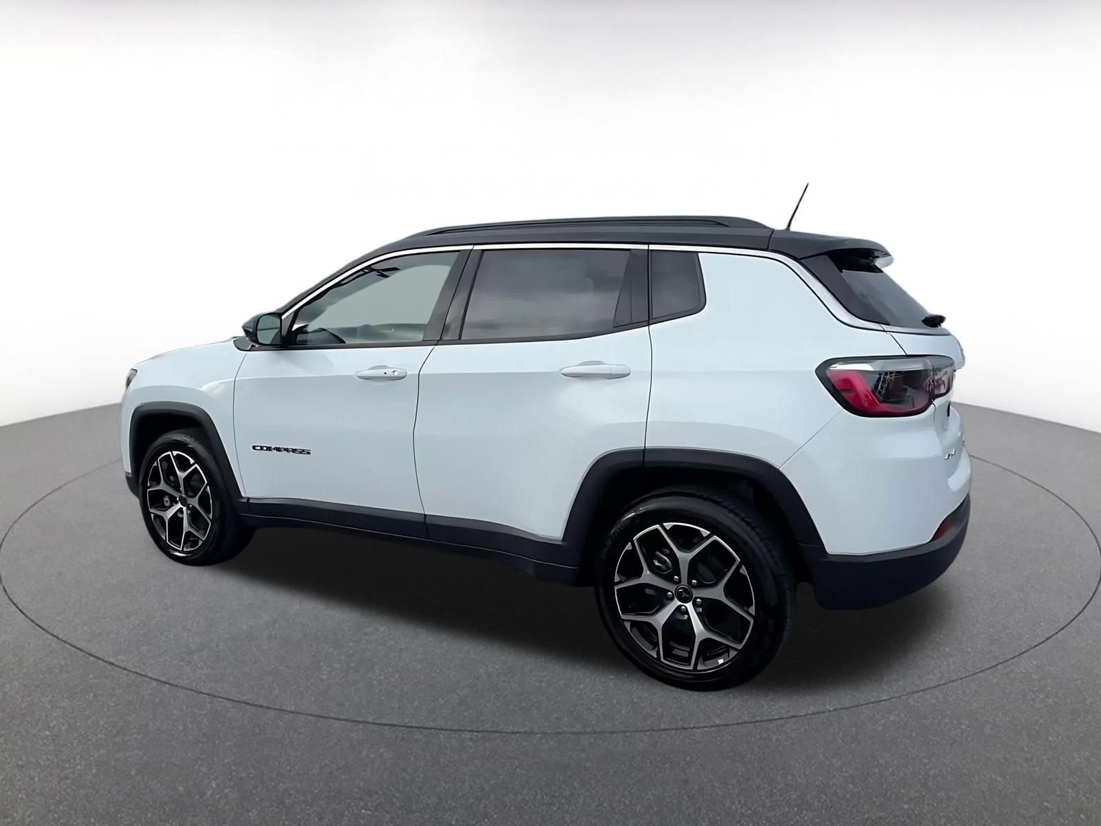 Used 2025 Jeep Compass Limited AWD/4WD image 9