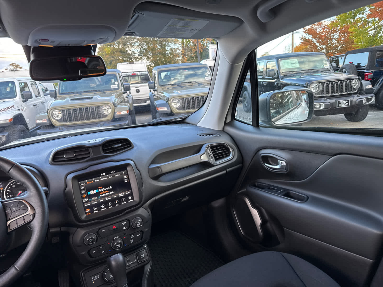Used 2022 Jeep Renegade Latitude w/ Convenience Group image 35