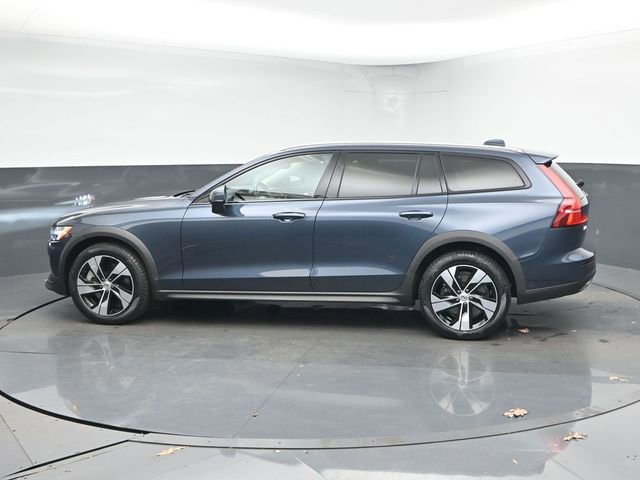 Used 2024 Volvo V60 B5 Cross Country Plus image 5