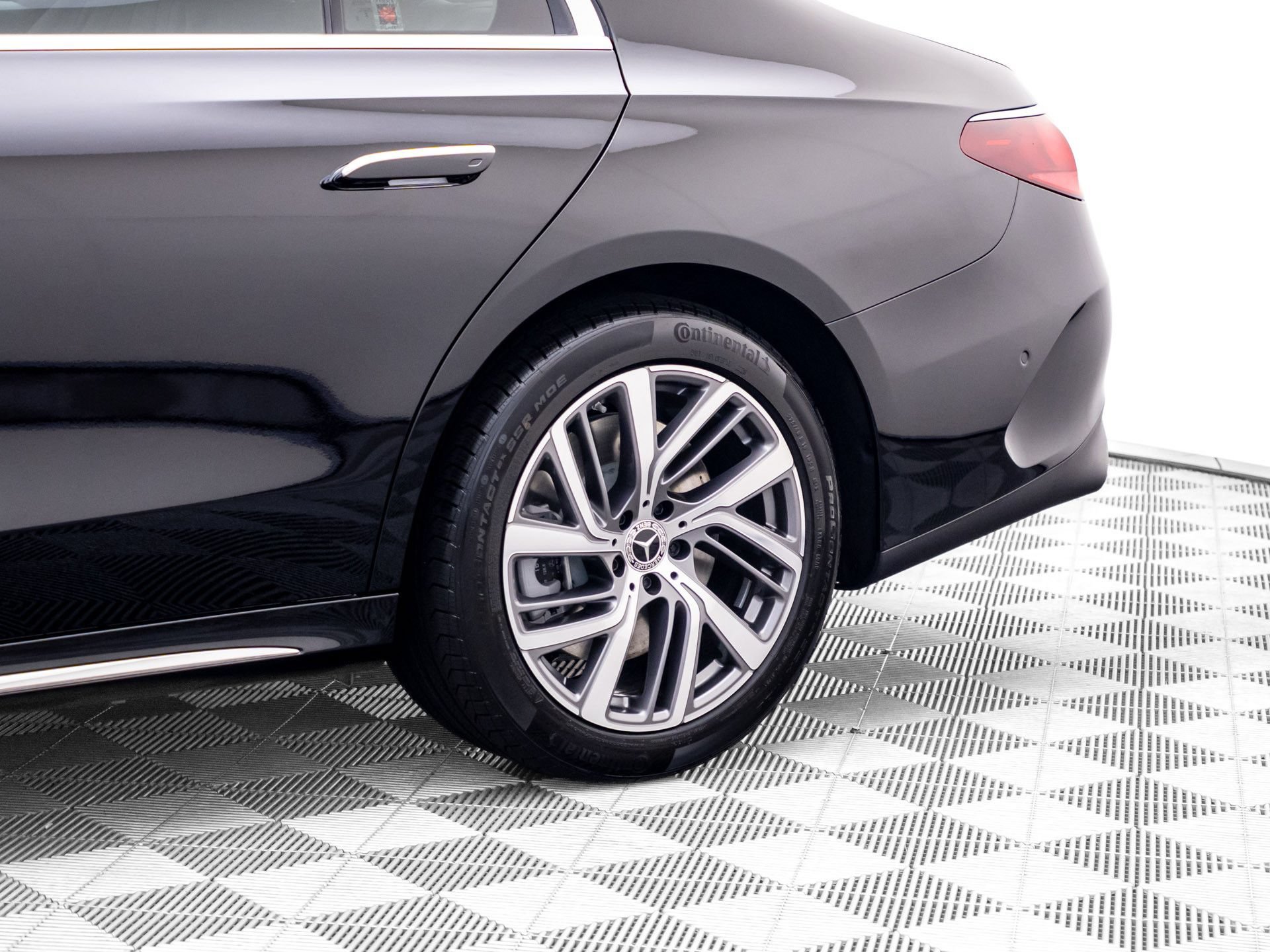 New 2027 Mercedes-Benz E 450 4MATIC Sedan image 35
