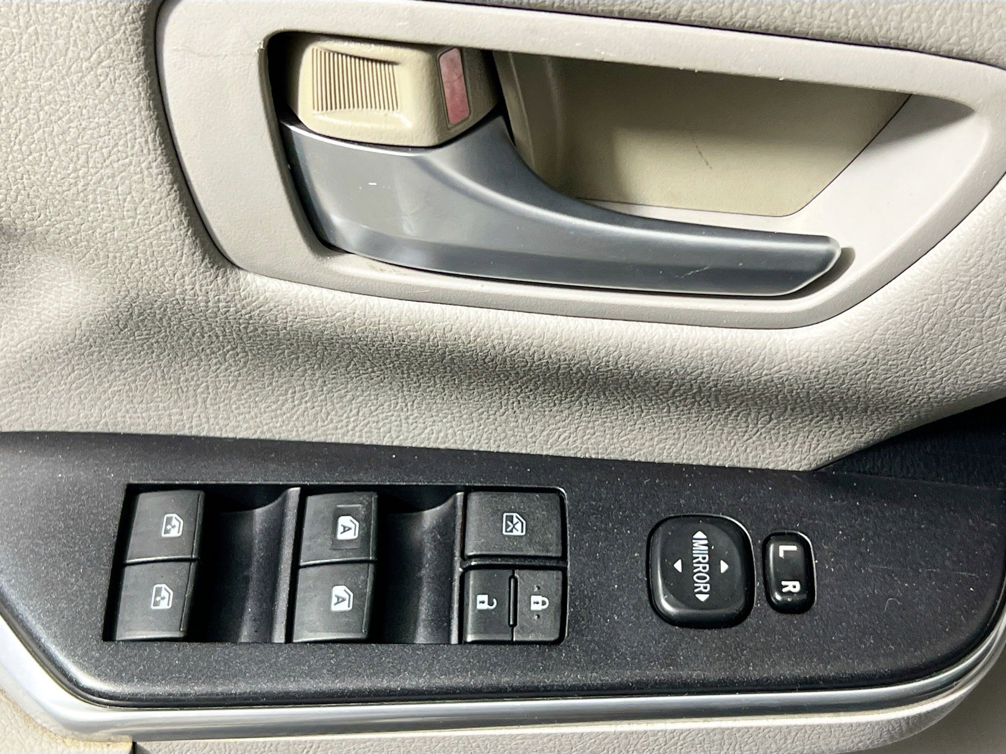 Used 2015 Toyota Camry LE image 16