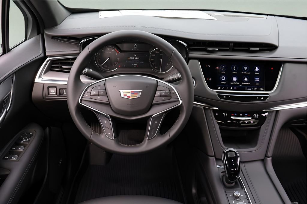New 2026 Cadillac XT5 Luxury w/ LPO, ONYX Package FWD image 15