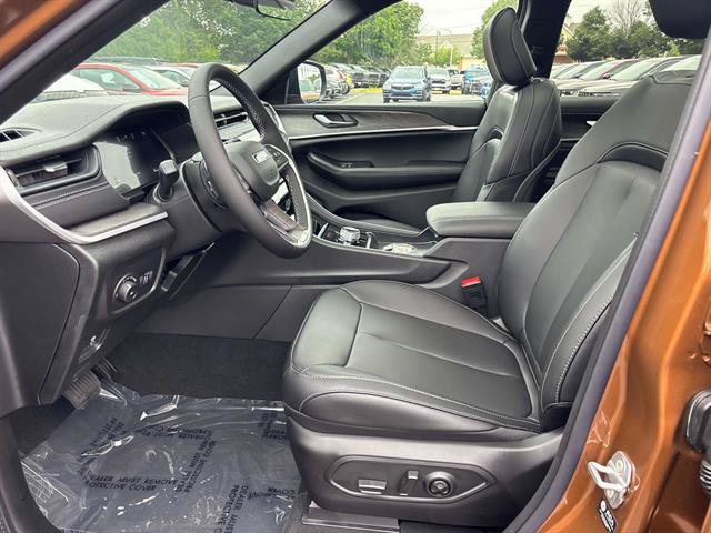 New 2026 Jeep Grand Cherokee Limited w/ Limited Altitude Package AWD/4WD image 7