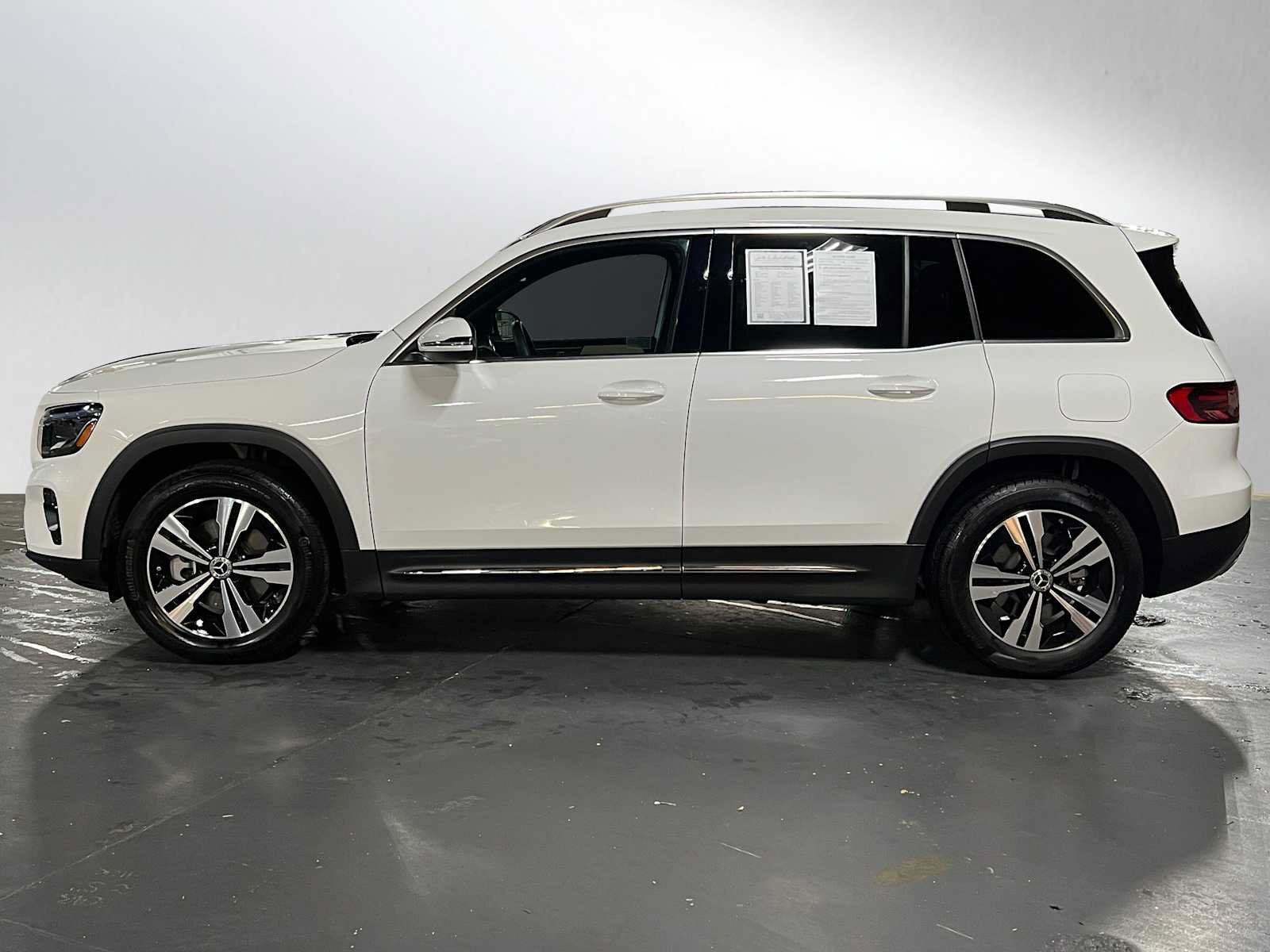 Used 2025 Mercedes-Benz GLB 250 4MATIC image 7